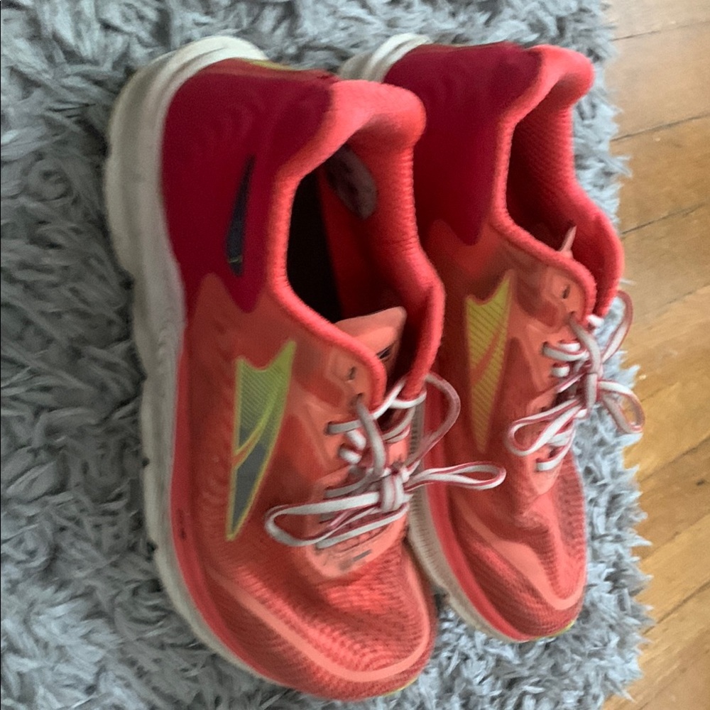 Altra Coral Sneakers with Breathable Mesh and Cushioned Sole running shoes